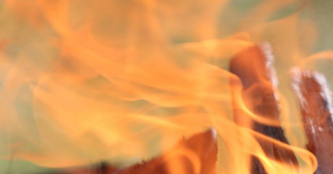 Feuer Auf dem Foto sind Flammen zu erkennen