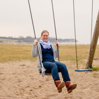 Auf diesem Foto schaukel ich am Strand von Habernis.